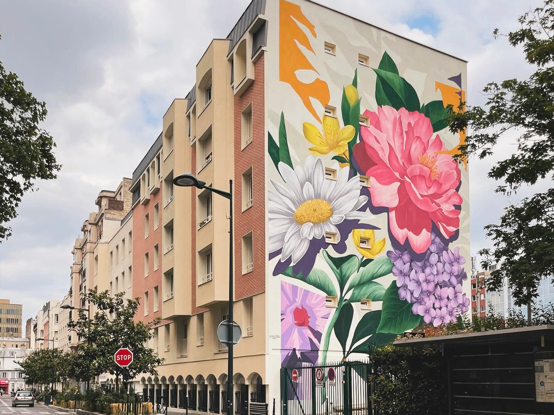 FLOWERS ARE BORN — FRESQUE