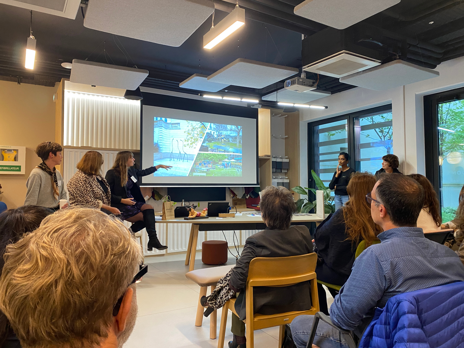 Conférence Bien-être au travail — présentation devant le public