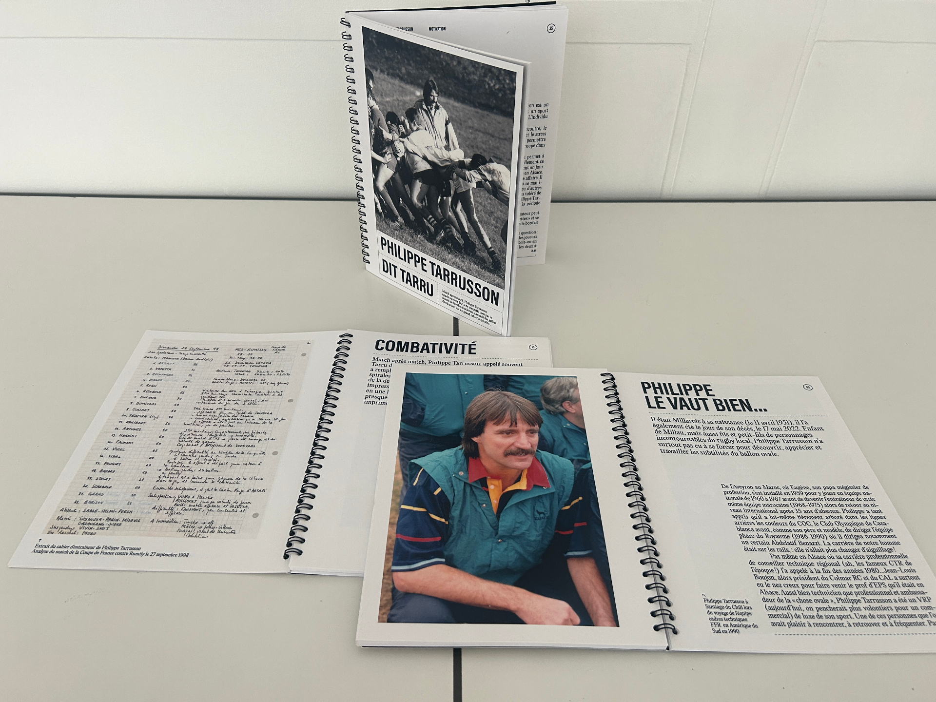 Visite de l'exposition dans les couloirs du stade