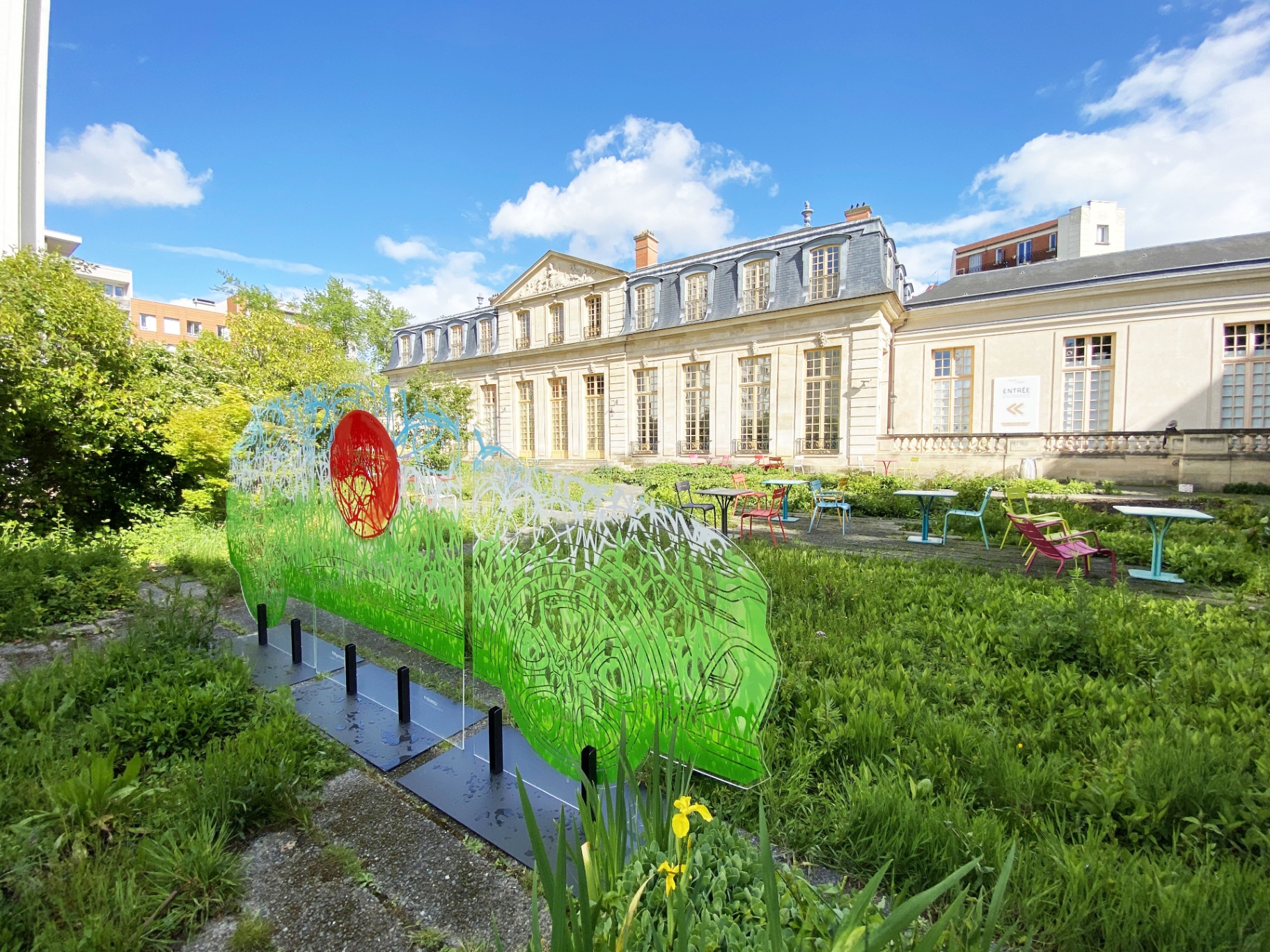 Post Graffiti — installation extérieure Pavillon Vendôme